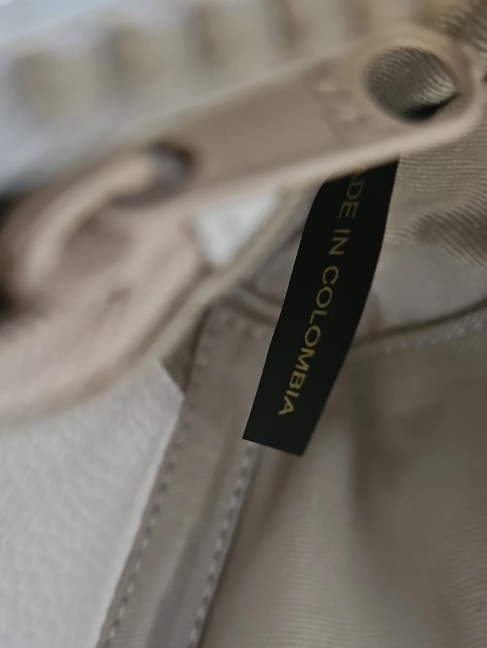 CLASSICO Off White Pebbled Vegan Wristlet NWOT